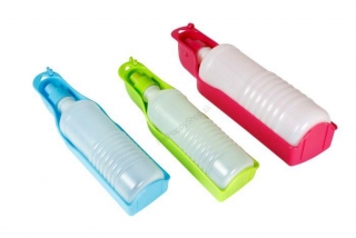 Karlie Cestovná napájacia plastová fľaša s miskou 0,75 l
